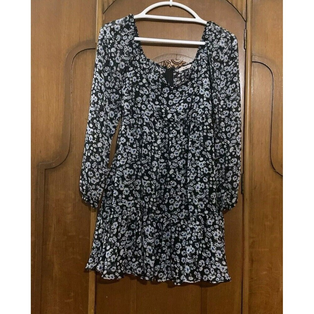 Mi Ami Women’s Mini Floral Dress With Rouching Under Chest. . Size small. B35